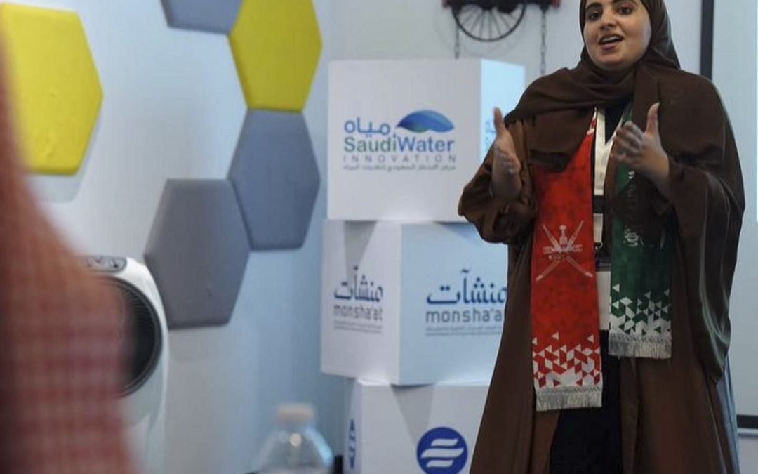 Omani Innovator Manar Al-Jahuriy Impresses with Algae-Based 3D Printer Inks, Secures Funding