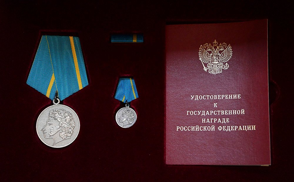 The “Pushkin Medal” is conferred upon the Secretary General of the National Museum by the Russian President.