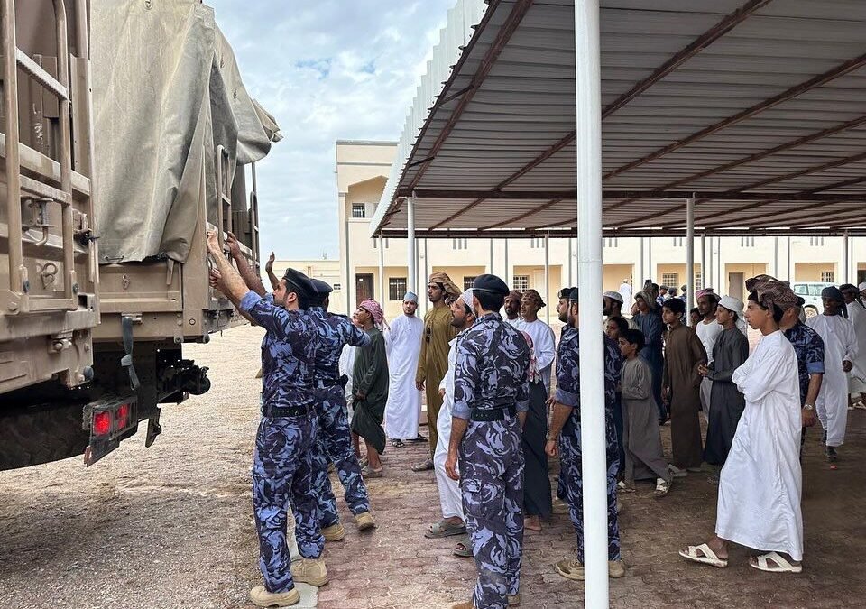 Unwavering Heroes: The Police, Civil Defense, and Army’s Humanitarian Efforts During thunderstorms in Oman