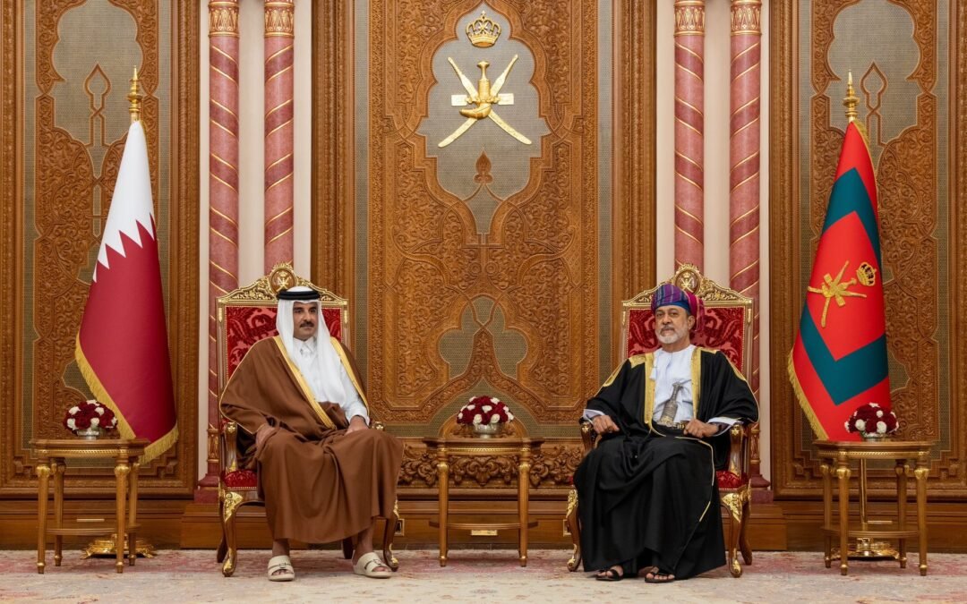 His Majesty the Sultan at the forefront of those welcoming the Emir of the State of Qatar