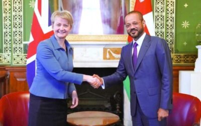 Oman and UK Emphasize Diplomatic Solutions to Regional Crises and Iranian Nuclear Talks