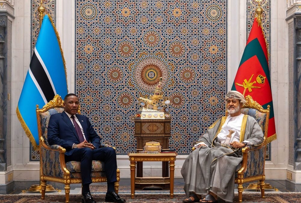 Sultan Haitham Receives Botswana President in Muscat