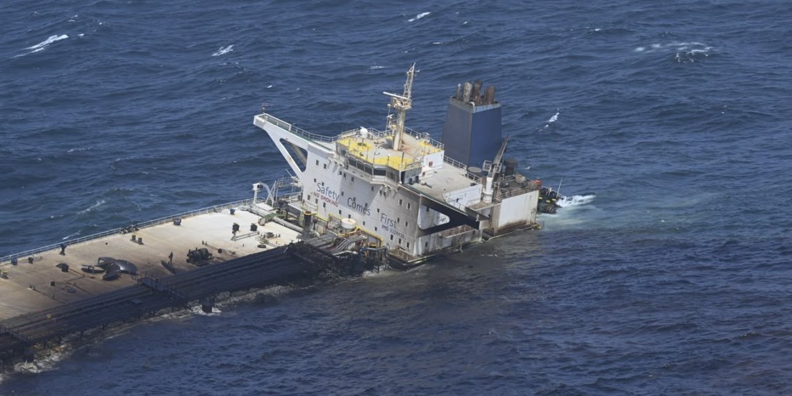 Oman Authorities Mobilize to Contain Oil Leak Near Al Qibliyah Island